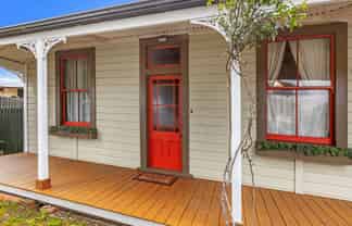 127 Linton Street, West End