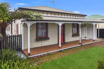 127 Linton Street, West End