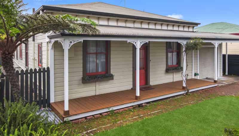 127 Linton Street, West End