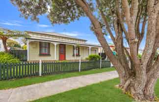 127 Linton Street, West End