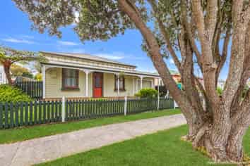 127 Linton Street, West End