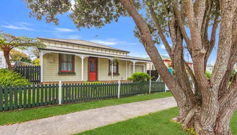 127 Linton Street, West End