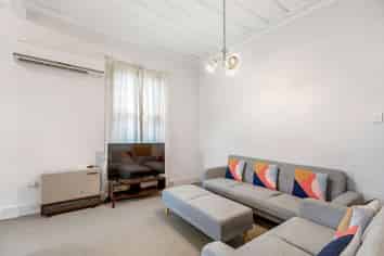 127 Linton Street, West End