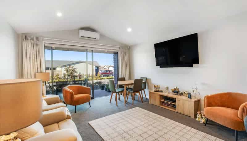 138/30 Bob Robertson Drive, Woodend