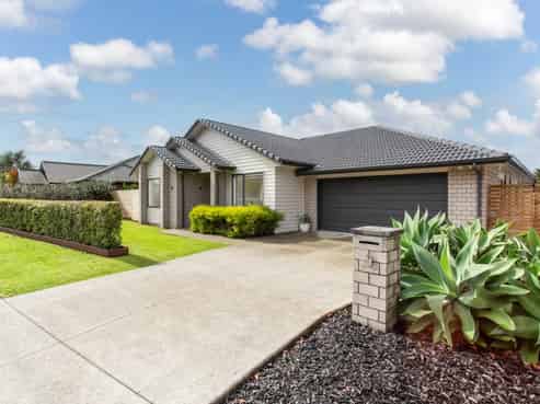 9 Grove Way, Riverhead