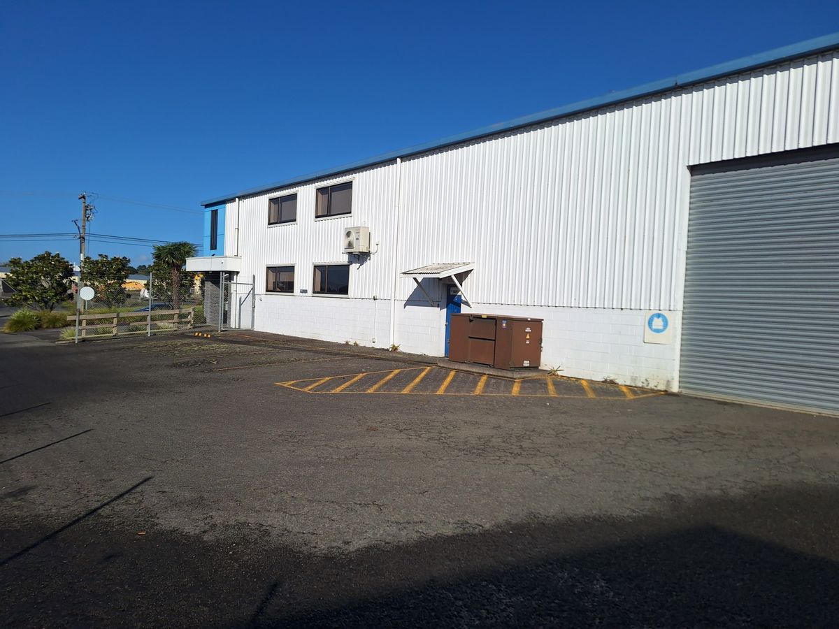 Large Format Warehouse / Workshop - Więcej