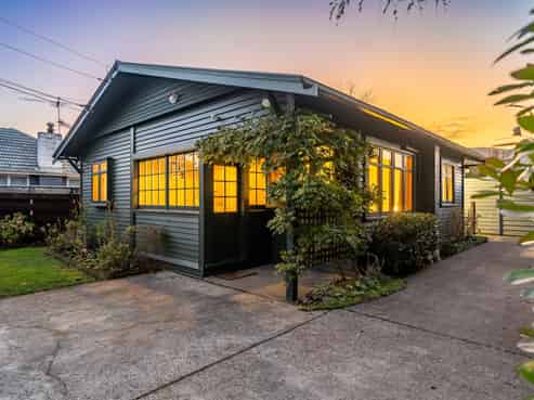 53 Palmer Crescent, Silverstream