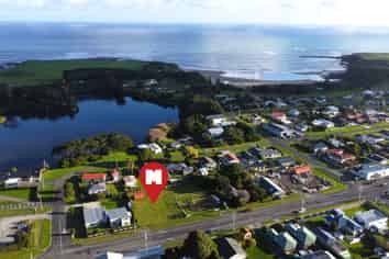 8 Tasman Street, Opunake