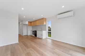 2/470 West Coast Road, Glen Eden