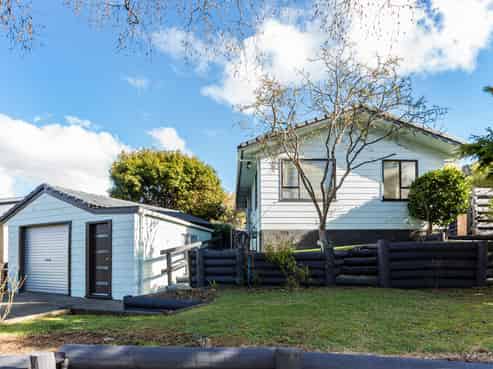 55 Larchmont Grove, Totara Park