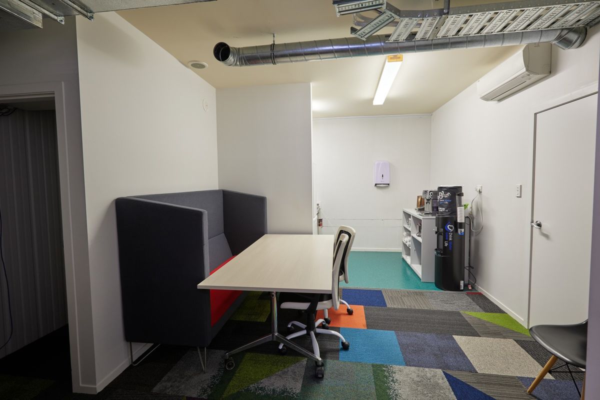 Quality office and warehouse in Grenada – pohled 3