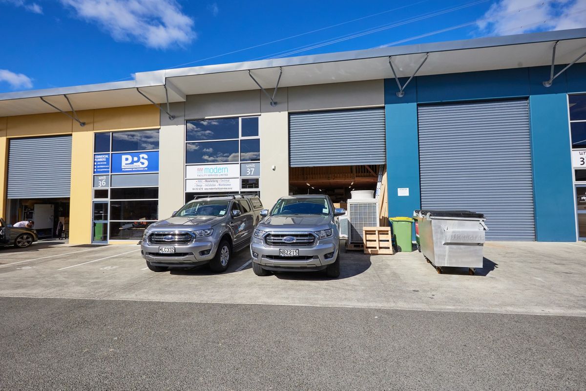Quality office and warehouse in Grenada – pohled 2