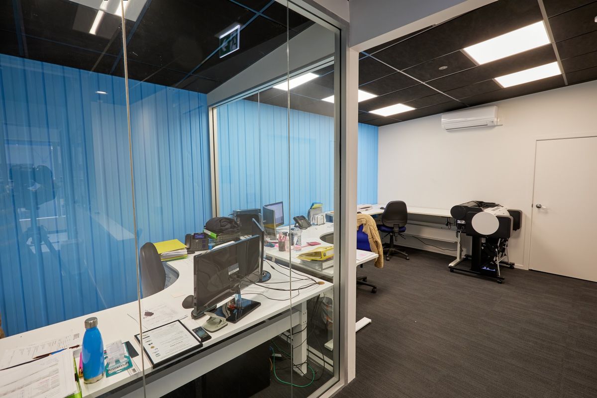 Quality office and warehouse in Grenada – další