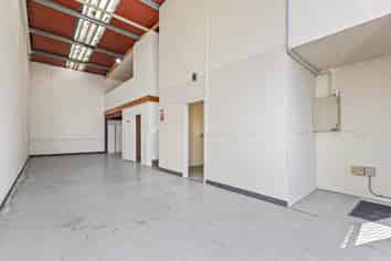 SUPERB TRADESMAN UNIT
