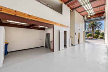 SUPERB TRADESMAN UNIT
