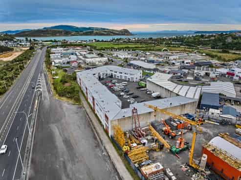 High Quality Unit - Live and Work Potential!