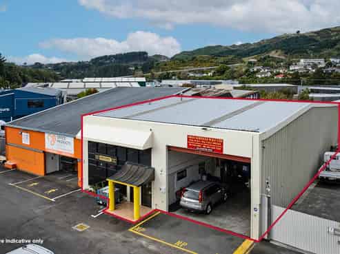 Commercial workshop - front and centre