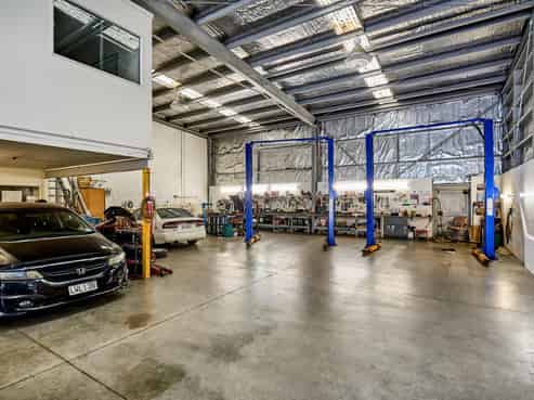 Commercial workshop - front and centre