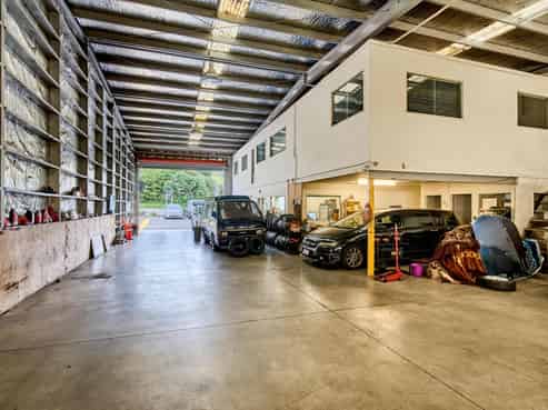 Commercial workshop - front and centre