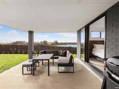 8 Omahuru Road, Glenbrook