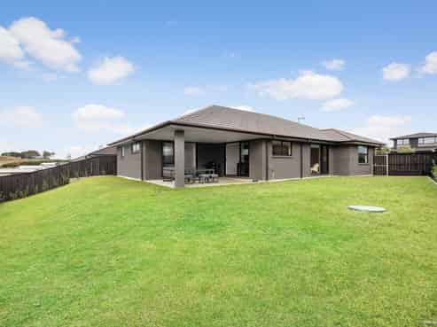8 Omahuru Road, Glenbrook