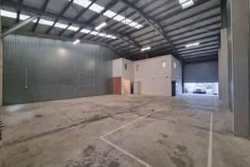 High-stud warehouse in sought-after location