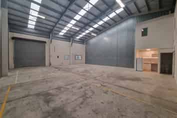 High-stud warehouse in sought-after location