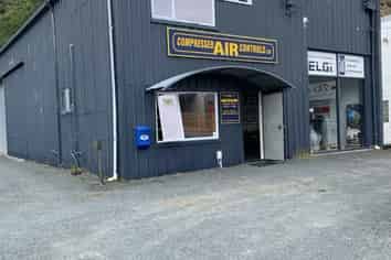 Versatile Gracefield Workshop with Yard