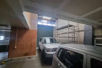 Versatile Warehouse & Office in Busy Complex