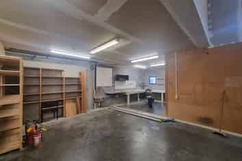 Versatile Warehouse & Office in Busy Complex