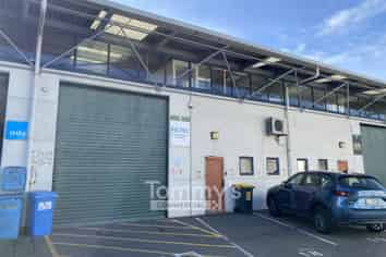 Versatile Warehouse & Office in Busy Complex