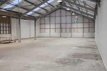 Industrial Warehouse With Great Access