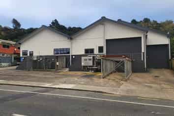 Industrial Warehouse With Great Access