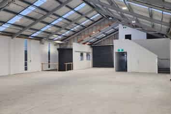 Industrial Warehouse With Great Access