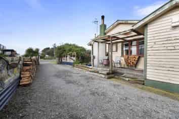 1103 State Highway 1, Himatangi