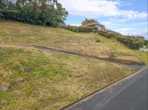 40 and 42 Waldron Crescent, Green Island