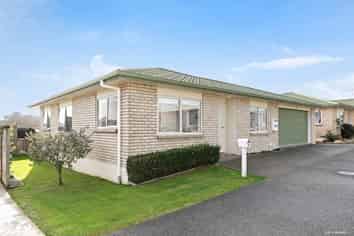 16/8 Village Place, Tuakau