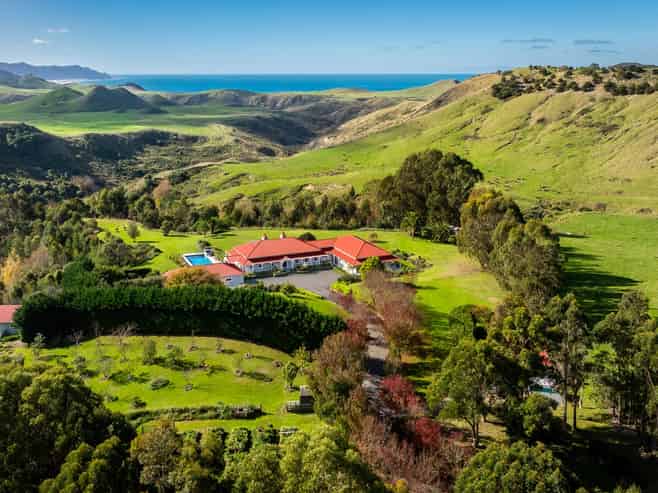  'Cape South' - 55 Waipuka Road, Waimarama