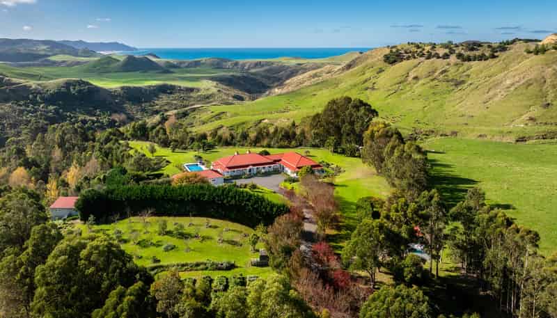  'Cape South' - 55 Waipuka Road, Waimarama