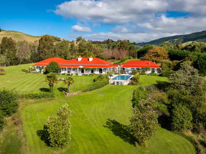  'Cape South' - 55 Waipuka Road, Waimarama