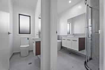 2/18 Church Road, Pukete