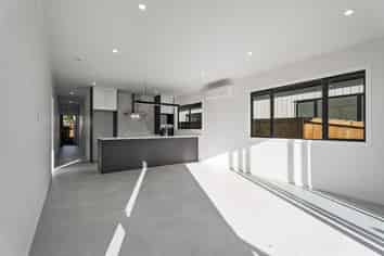 2/18 Church Road, Pukete