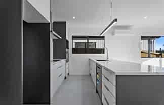 2/18 Church Road, Pukete