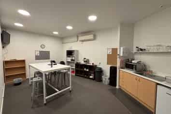 Tidy city-fringe office space with on-site parking