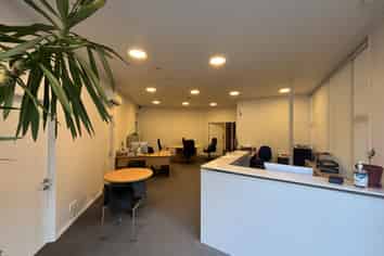 Tidy city-fringe office space with on-site parking