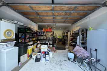 Tidy city-fringe office space with on-site parking