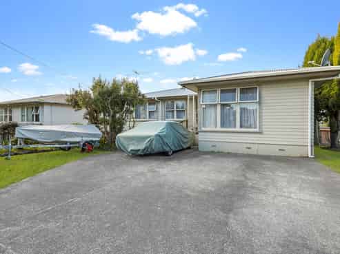 28 Huruhuru Road, Massey