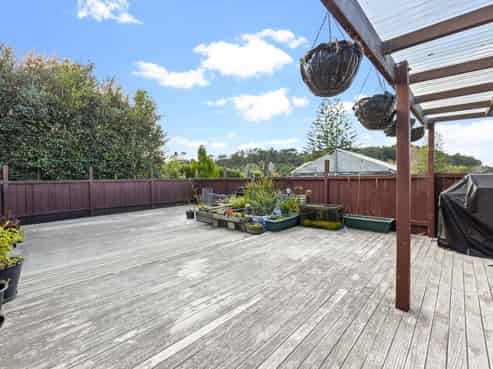 28 Huruhuru Road, Massey