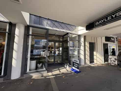 Large three lamps retail space for lease