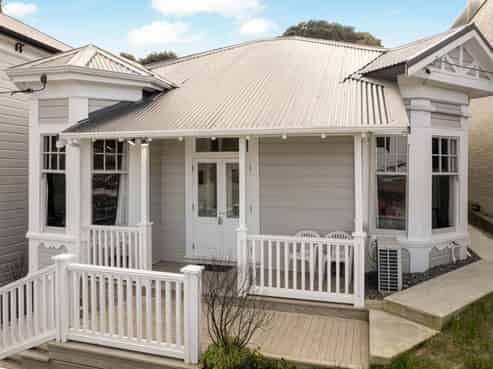 28 Medway Street, Island Bay
